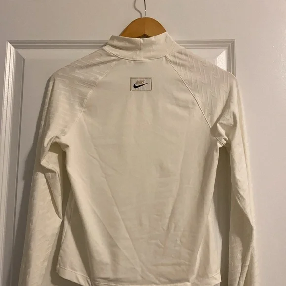 Nike Shirt - Picture 3 of 5
